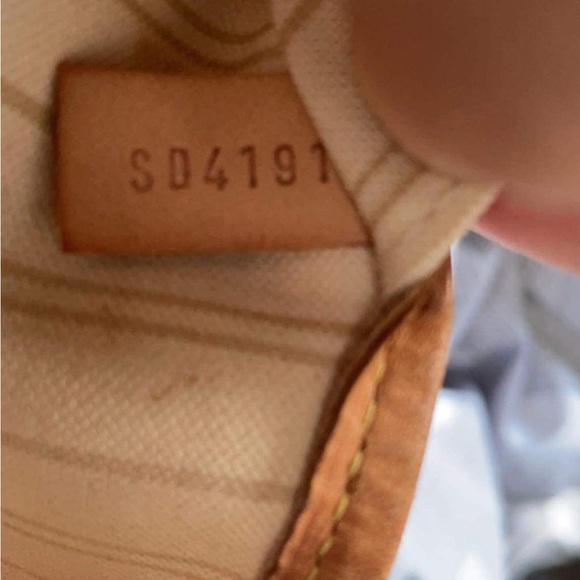 (SOLD). Authentic Louis Vuitton Neverfull MM Azur - Picture 2 of 12